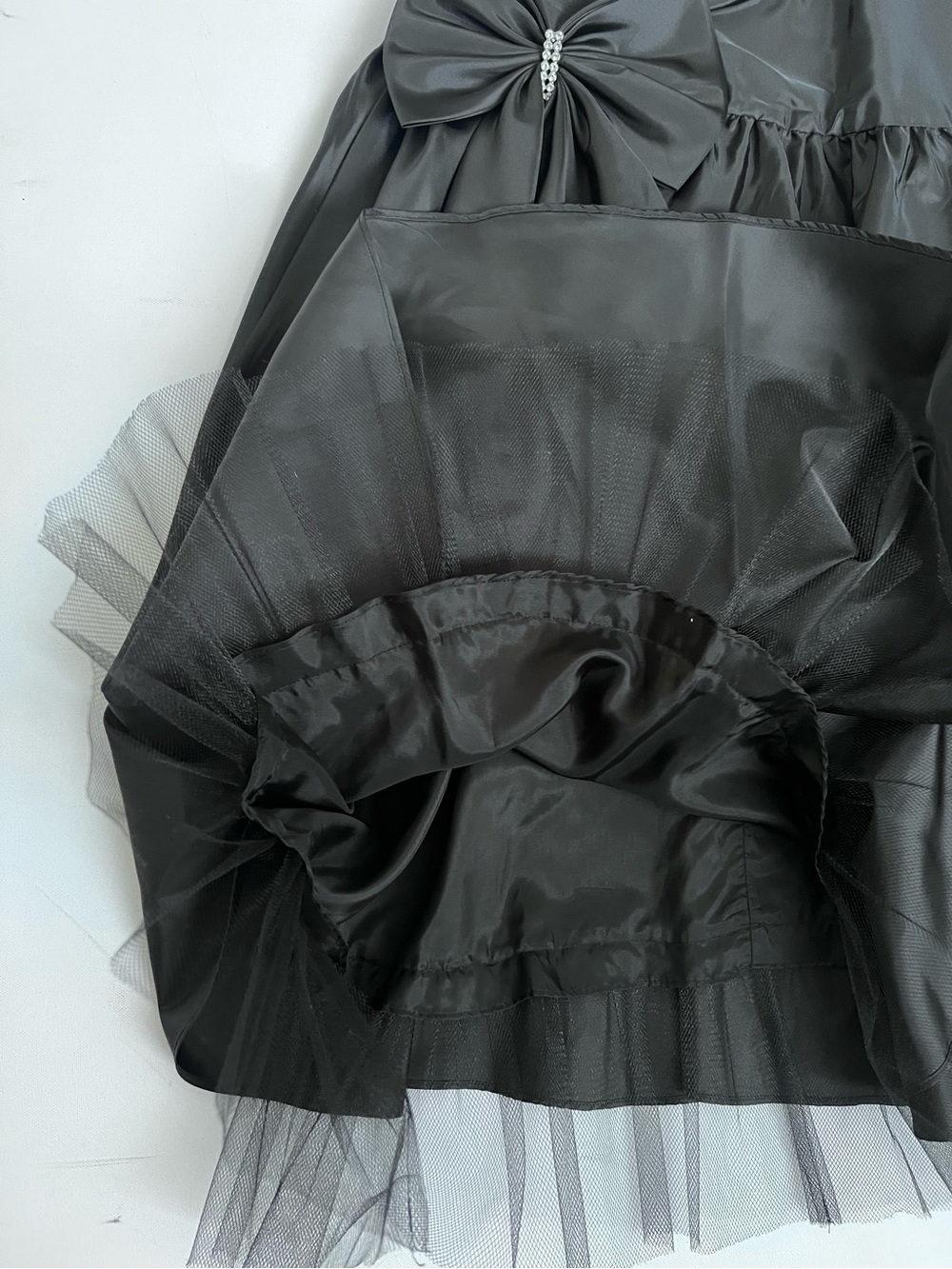 BCBG Paris Black Cocktail Dress Tulle
Underskirt /Bow w/Rhinestone SZ 8
Formal - Picture 13 of 15